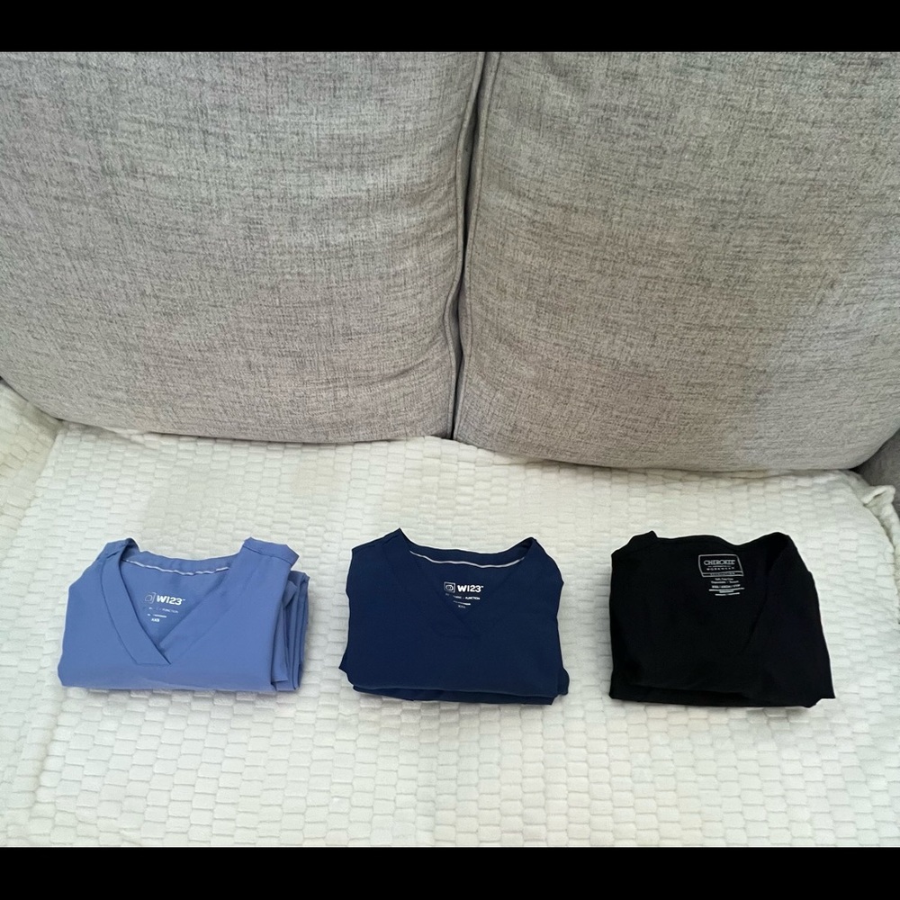 Bundle 3 Scrubs - image 1